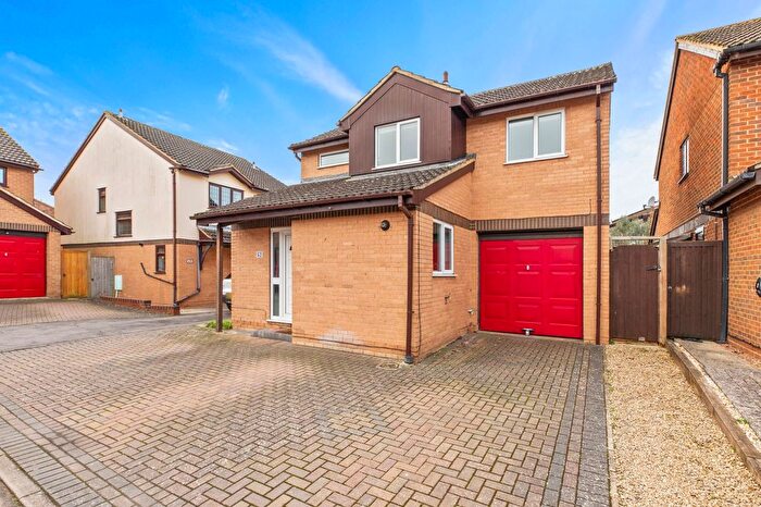 3 Bedroom Detached House For Sale In Langdale Road, Thame, OX9