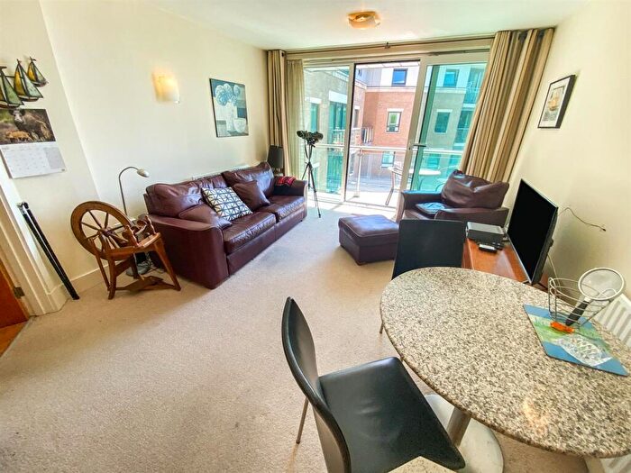 1 Bedroom Flat For Sale In Dolphin Quays, The Quay, Poole, BH15