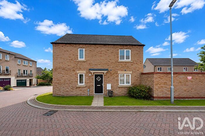 3 Bedroom Semi-Detached House For Sale In Orford Close, Ely, Cambridgeshire, CB7