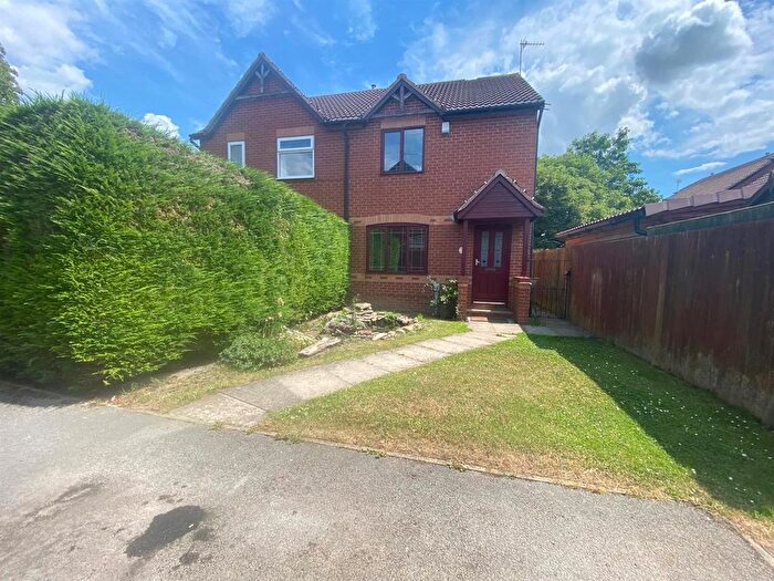 3 Bedroom Semi-Detached House To Rent In Hollywell Close, Hull, HU9