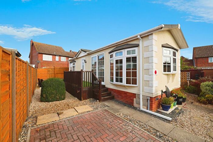 2 Bedroom Park Home For Sale In Avon Park, Netheravon, Salisbury, SP4
