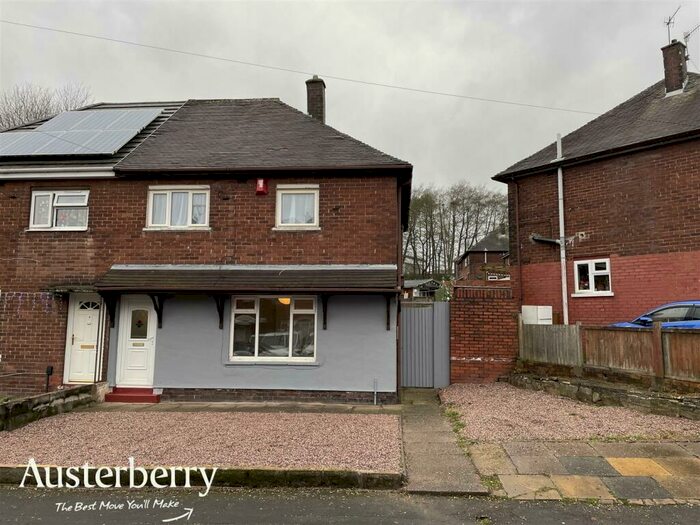 3 Bedroom Semi Detached House For Sale In Grayshott Road, Tunstall