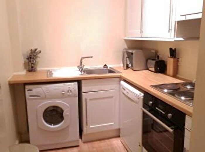 3 Bedroom Flat To Rent In Downfield Place, Edinburgh, EH11