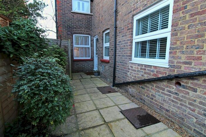 1 Bedroom Flat To Rent In Franklynn Road, Haywards Heath RH16