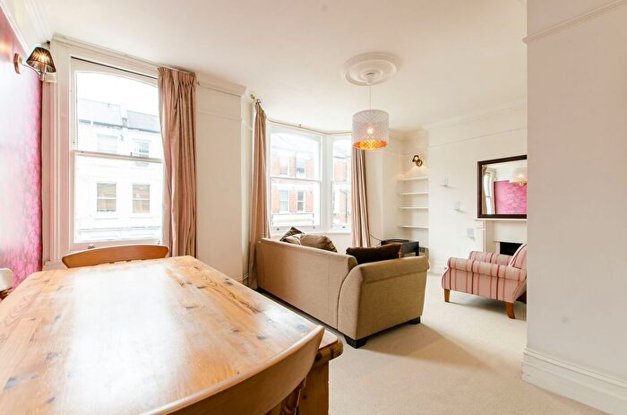 2 Bedroom Flat To Rent In Sandmere Road, Clapham North, London, SW4
