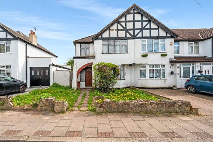 3 Bedroom End Of Terrace House For Sale In Ruskin Walk, Bromley, BR2