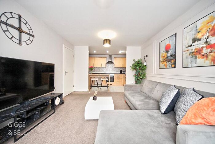 2 Bedroom Apartment For Sale In The Academy, Holly Street, Luton, Bedfordshire, LU1