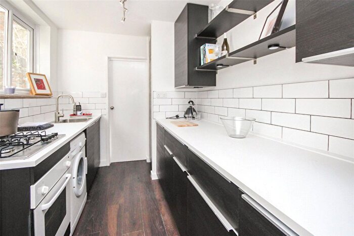 2 Bedroom End Of Terrace House To Rent In Kingshill Road, Old Town, Swindon, Wiltshire, SN1