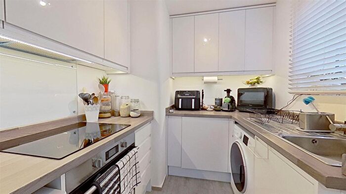 1 Bedroom Flat For Sale In Borrodaile Road, London, SW18