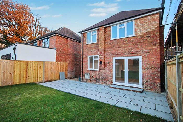 3 Bedroom Detached House For Sale In Rydes Avenue, Guildford, GU2