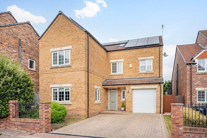 5 Bedroom Detached House For Sale In College Court, Dringhouses, York, YO24