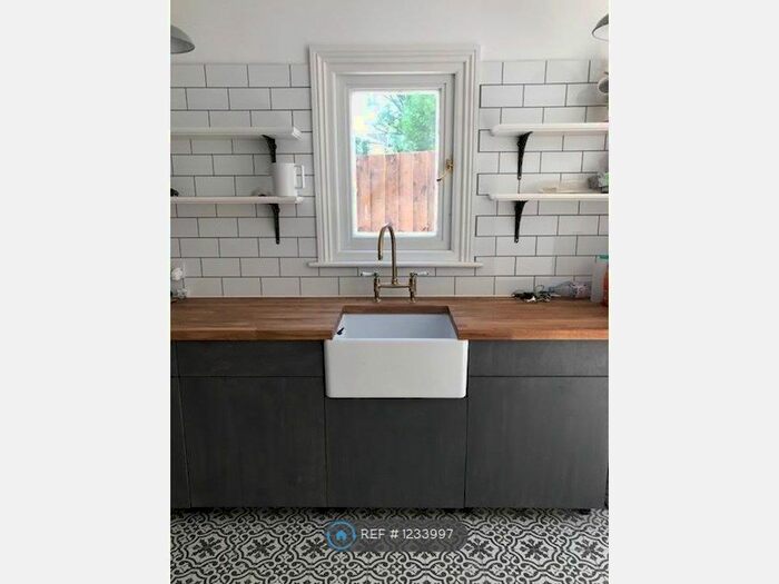 5 Bedroom Semi-Detached House To Rent In Ommaney Road, London, SE14