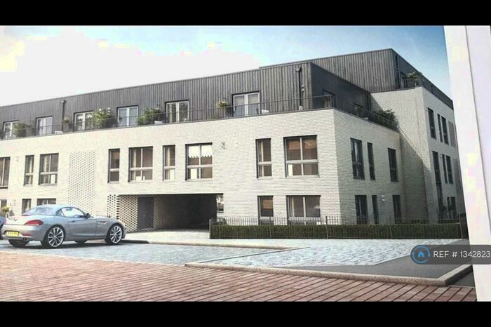 2 Bedroom Flat To Rent In Albarn Court, Colchester, CO2