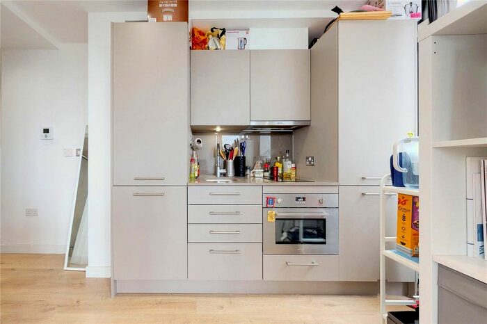Studio To Rent In Great Eastern Road, London, E15