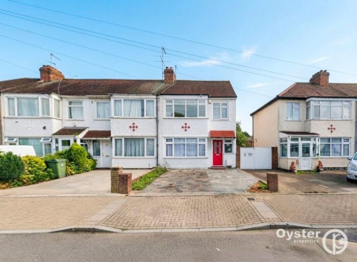 5 Bedroom Semi-Detached House To Rent In St. Pauls Avenue, Harrow, HA3
