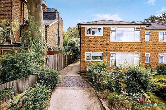 2 Bedroom Flat To Rent In Holden Road, London, N12