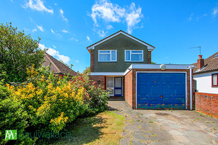 3 Bedroom Detached House For Sale In Newgatestreet Road, Goffs Oak, EN7