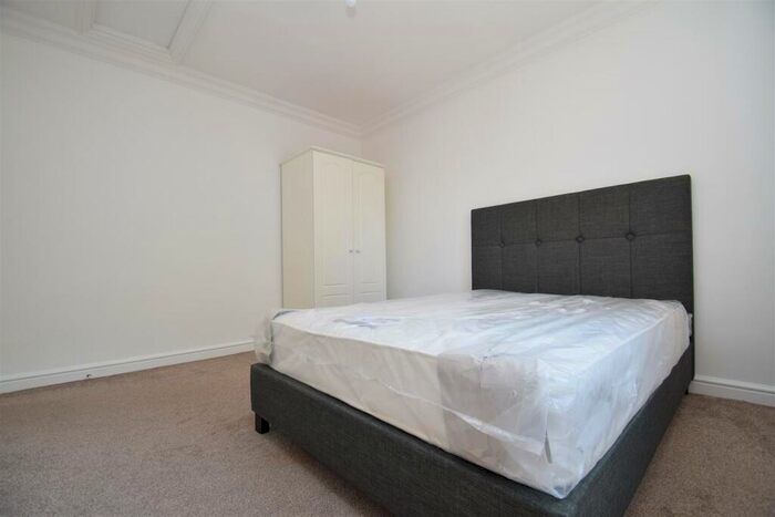 2 Bedroom Apartment To Rent In Kewferry Drive, Northwood, HA6