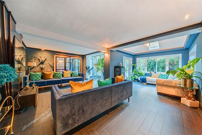 5 Bedroom Detached House For Sale In Ambleside Road, Lightwater, Surrey, GU18