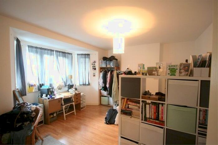 2 Bedroom Flat To Rent In Lyons Court, Green Hundred Road, SE15