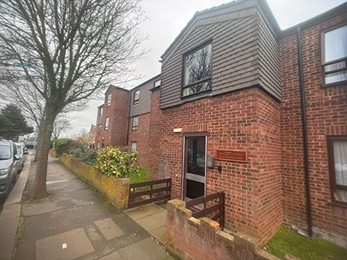 1 Bedroom Flat To Rent In Youngs Road, Ilford, London, IG2