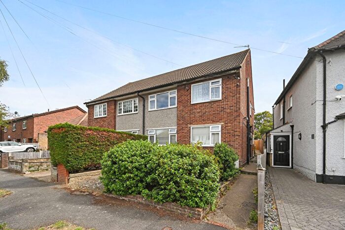 2 Bedroom Maisonette For Sale In St. Albans Road, Cheam, SM1