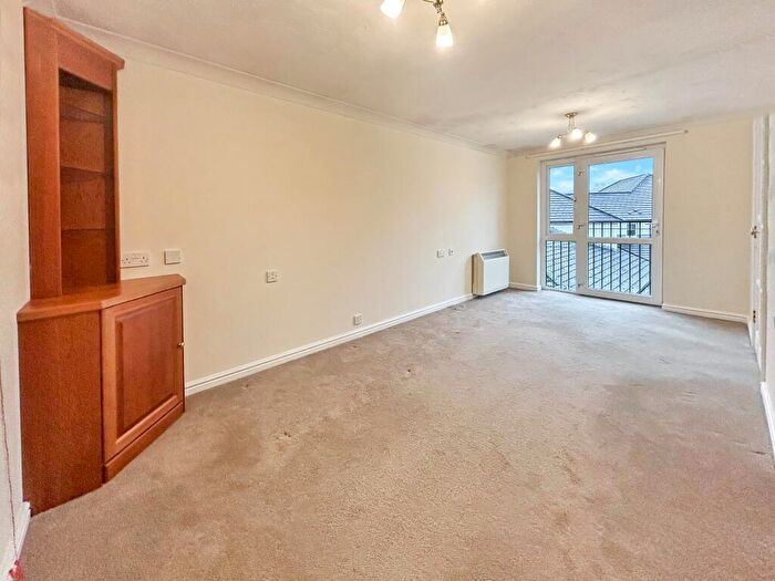 2 Bedroom Flat For Sale In Fielders Court, West End, Southampton, SO30