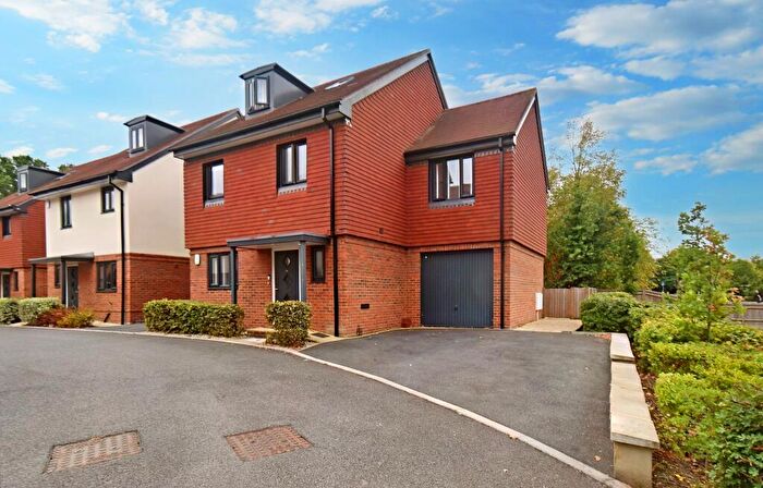 5 Bedroom Detached House For Sale In Daneshill Court, Lychpit, Basingstoke, RG24