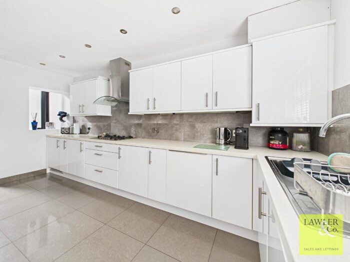 2 Bedroom Semi-Detached House For Sale In New Ridd Rise, Hyde, Greater Manchester, SK14