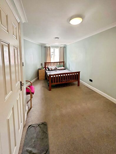 2 Bedroom Flat To Rent In Lampton Road, Hounslow, TW3