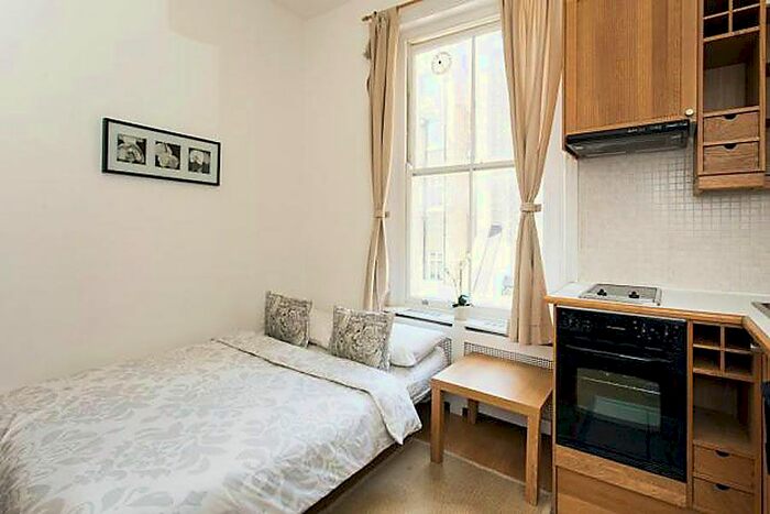 Studio To Rent In Gloucester Street, Pimlico, London, SW1V