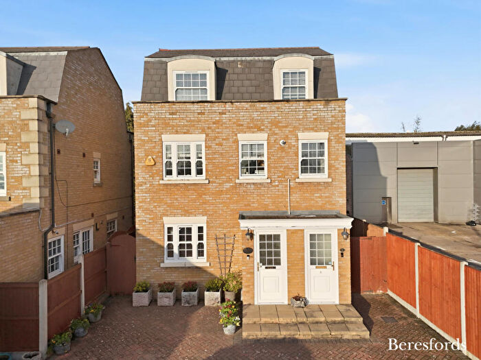 1 Bedroom Apartment For Sale In The Orchard, London Road, CM12