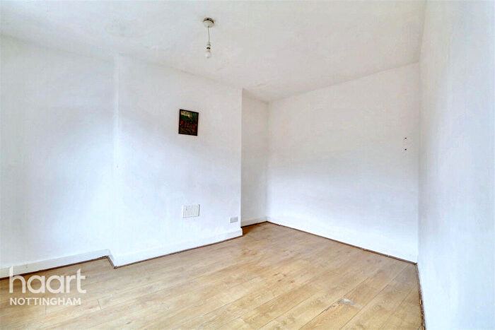 3 Bedroom Flat To Rent In Alfreton Road, Nottingham, NG7