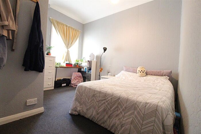 1 Bedroom Flat To Rent In (Some Bills Included) Eastern Rd, Romford, RM1