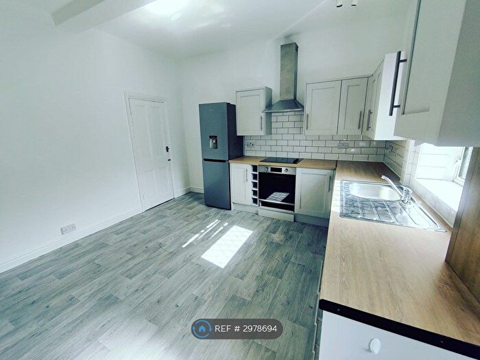 3 Bedroom Terraced House To Rent In Fitzwilliam Street, Hoyland, Barnsley, S74