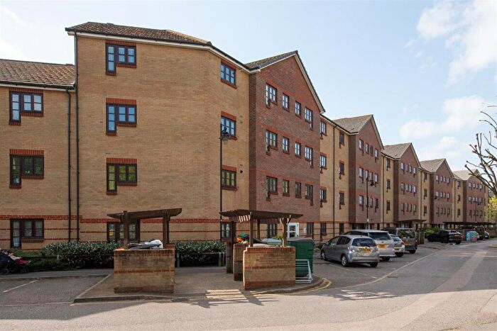 2 Bedroom Apartment For Sale In Falmouth Way, Walthamstow, E17