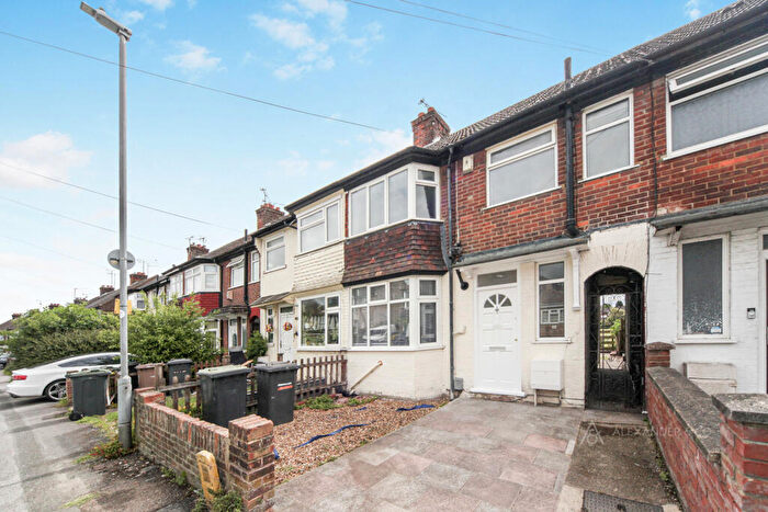 3 Bedroom Terraced House To Rent In Gardenia Avenue, Luton, Bedfordshire, LU3