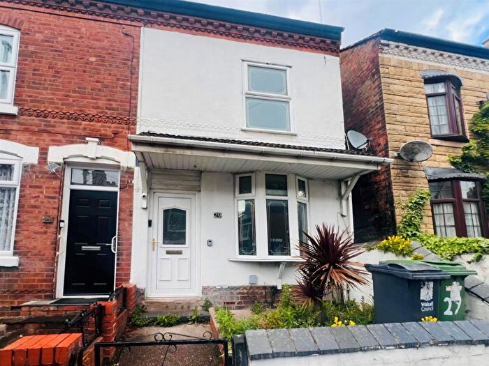 3 Bedroom End Terrace House To Rent In Scarborough Road, Walsall, WS2