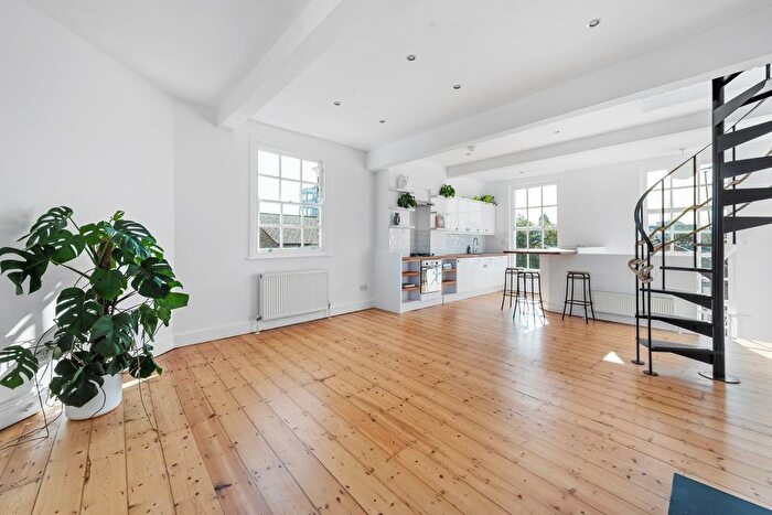 2 Bedroom Flat For Sale In Aldensley Road, Brackenbury Village, Hammersmith, W6