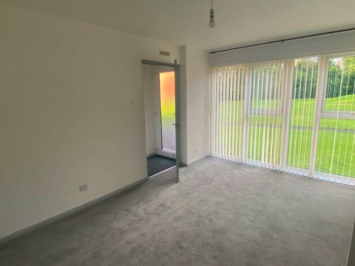 Studio To Rent In Browns Green, Birmingham, B20