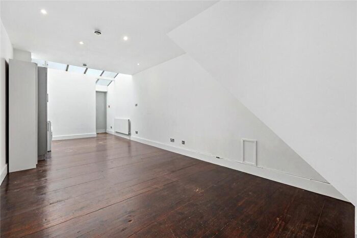 2 Bedroom Terraced House To Rent In Sidney Grove, EC1V