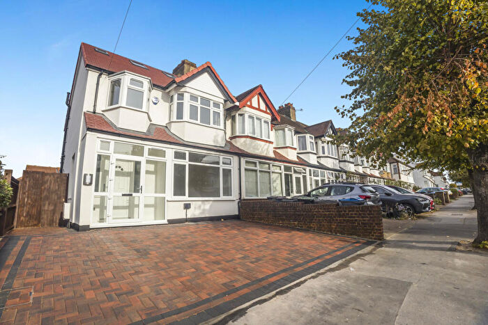 4 Bedroom End Of Terrace House For Sale In Davidson Road, Croydon, CR0