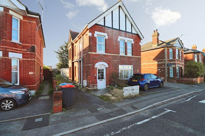 2 Bedroom Flat For Sale In Freehold Garden Flat In Bemister Road, Bournemouth, BH9