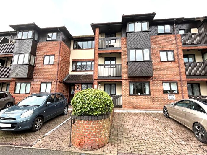 1 Bedroom Flat For Sale In Gadeview, Cotterells, Hemel Hempstead, Hertfordshire, HP1