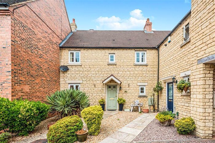 3 Bedroom House To Rent In Barrington Close, Witney, OX28