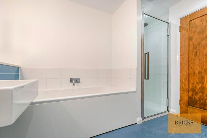 1 Bedroom Flat To Rent In Cliff Road, Camden, London, NW1