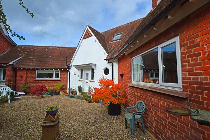 4 Bedroom Link Detached House For Sale In Scalby Road, Scalby, Scarborough, YO13