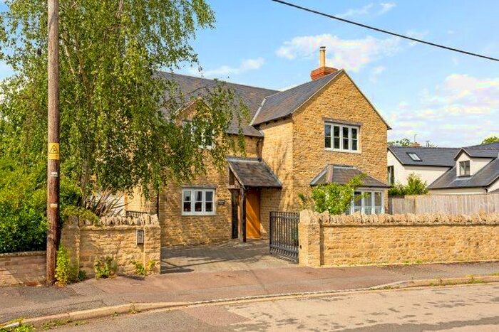 4 Bedroom Property To Rent In Park Close, Kirtlington, OX5