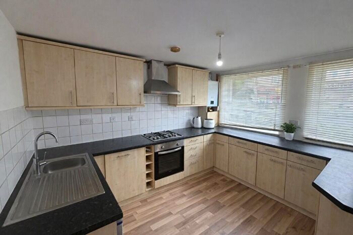 2 Bedroom Flat To Rent In Redbridge Lane East, Ilford, IG4