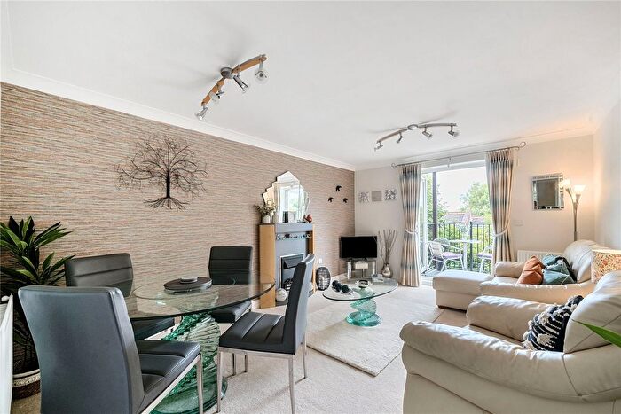 2 Bedroom Flat To Rent In Chichester House, Hillcroft Close, Lymington, SO41